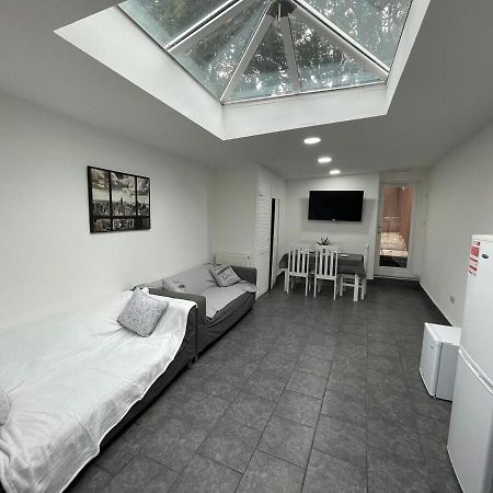 Stay Sa Equipped Studios Next To Uob And Qe! Birmingam Exterior foto