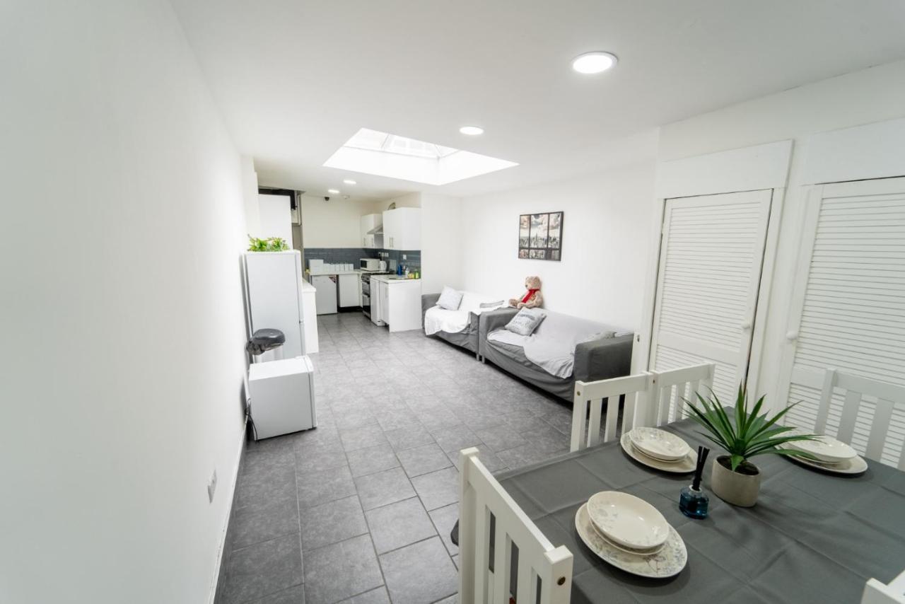 Stay Sa Equipped Studios Next To Uob And Qe! Birmingam Exterior foto