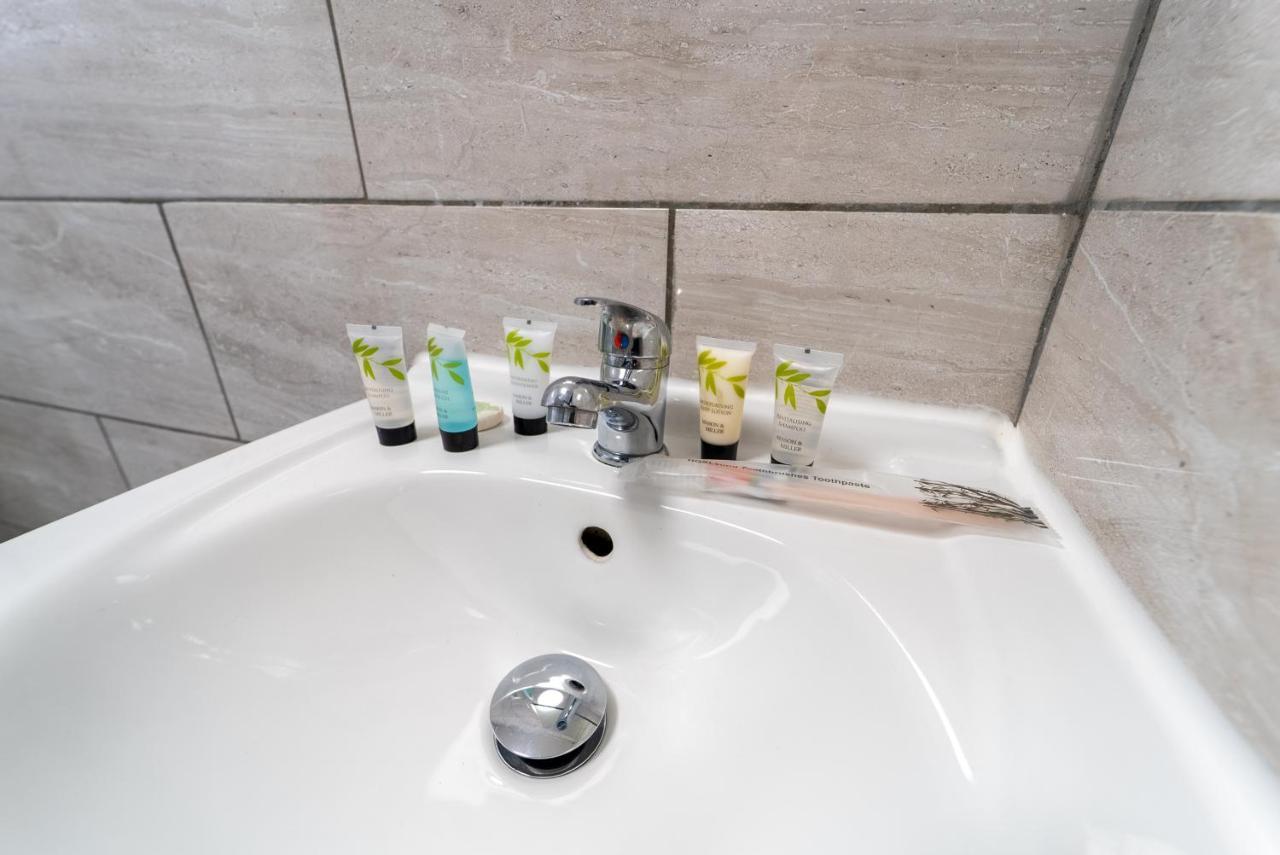 Stay Sa Equipped Studios Next To Uob And Qe! Birmingam Habitación foto